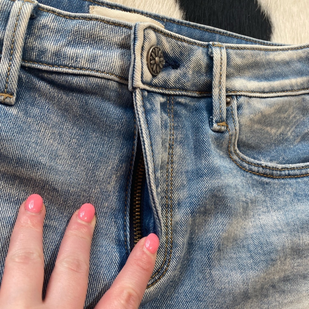 Driftwood distressed denim shorts - Picture 5 of 10